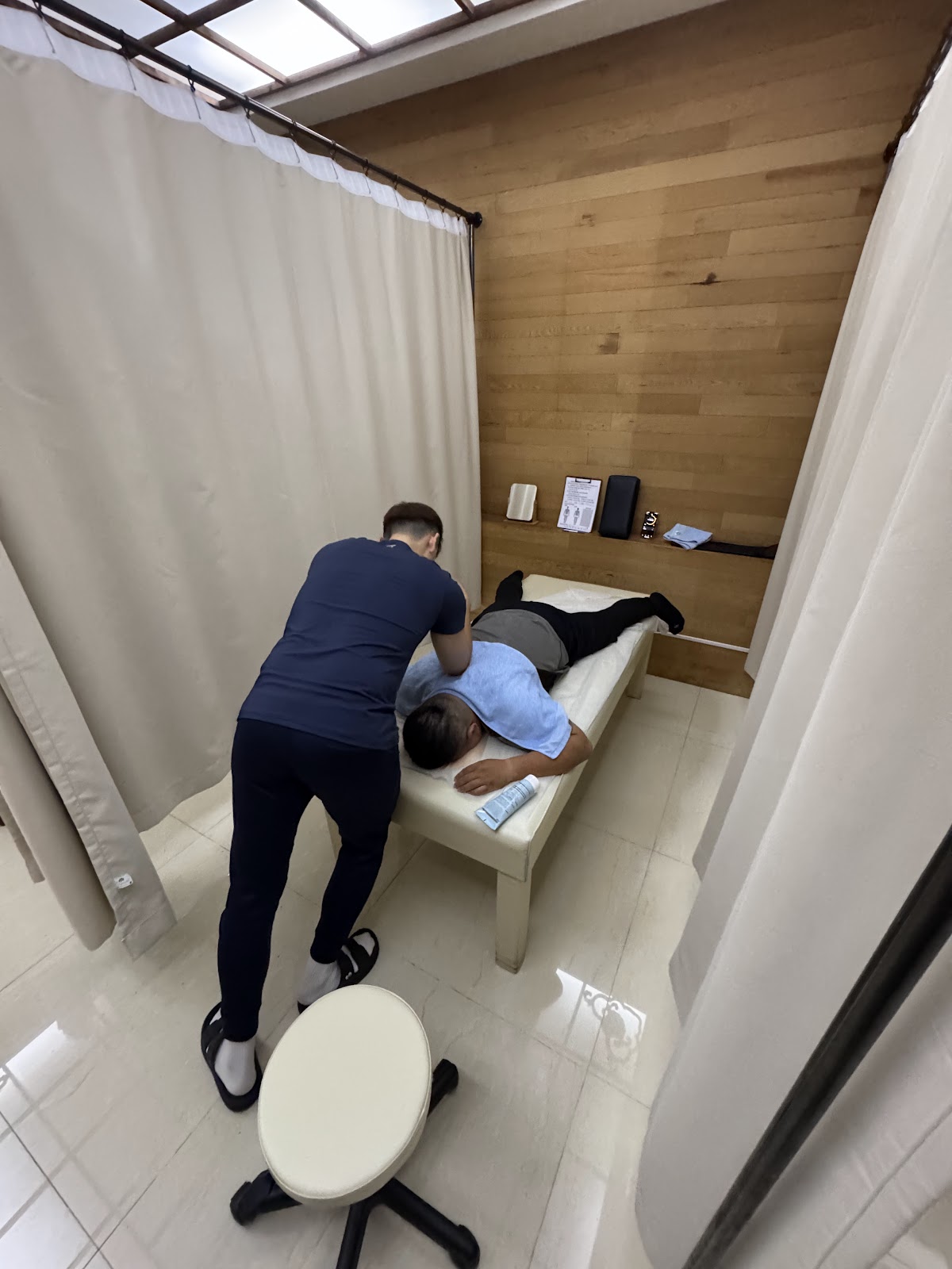 筋大俠推拿｜各種酸痛/運動傷害/體態調理/舊傷/久痛/嚴重問題｜招學徒｜預約制｜腰!的放鬆專家 店內環境照片 4