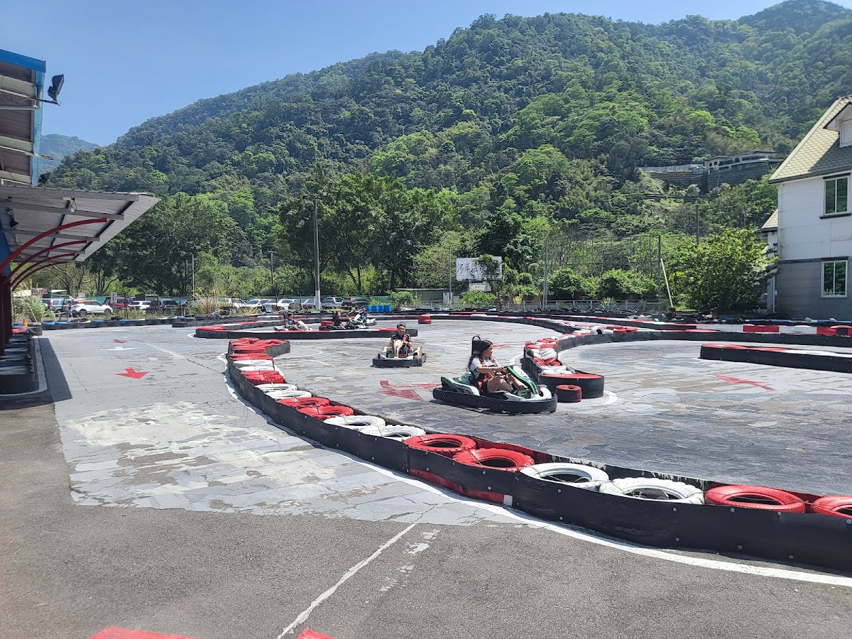 內灣極速飄移賽車場 店內環境照片 3
